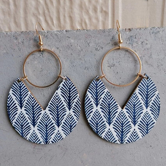 Pendientes de madera con diseño geométrico circular